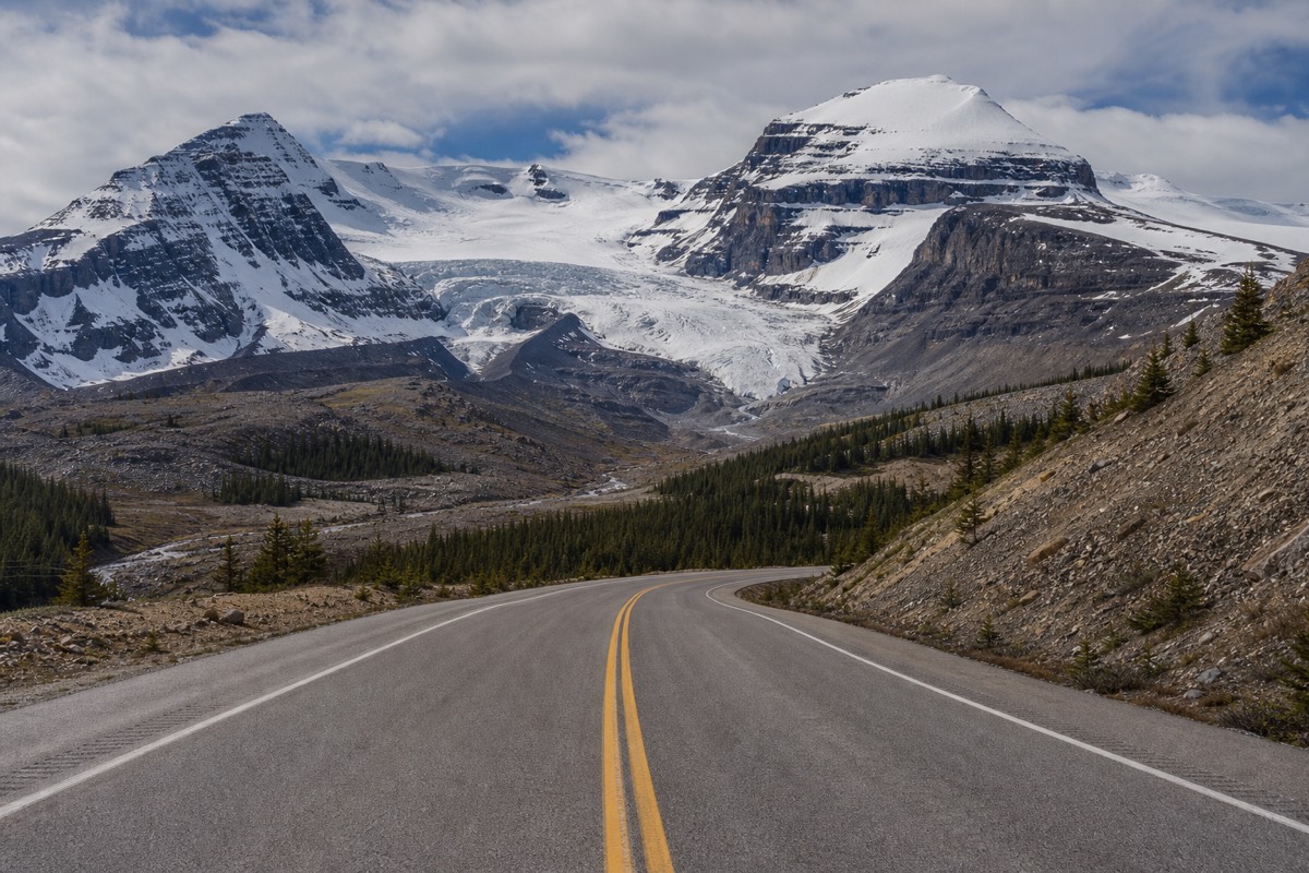 The Icefields Parkway winding between Banff and Jasper